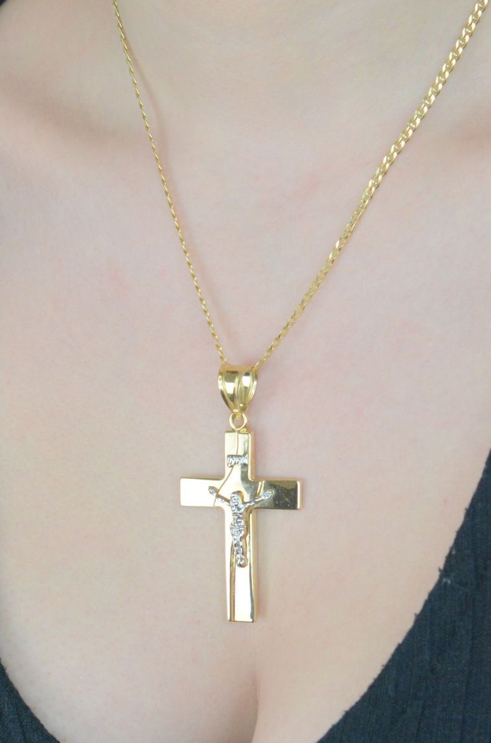 Duży złoty krzyż z Jezusem na krzyżu zawieszka z wizerunkiem Jezusa ZA 4799A 585. Złoty krzyżyk 585. Złoty krzyżyk zawieszka do łańcuszka. Złota zawieszka krzyżyk. 1.jpg